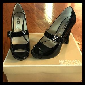 Michael Kors pumps!
