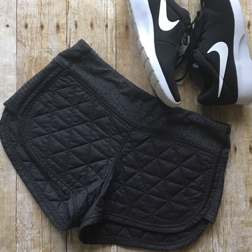 PRICE DROP🛍Lululemon Hot Cheeks•firm price