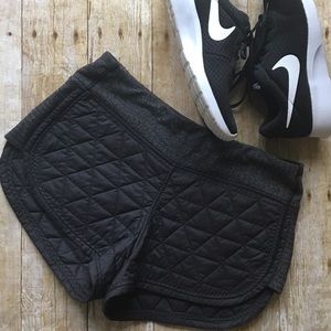 PRICE DROP🛍Lululemon Hot Cheeks•firm price