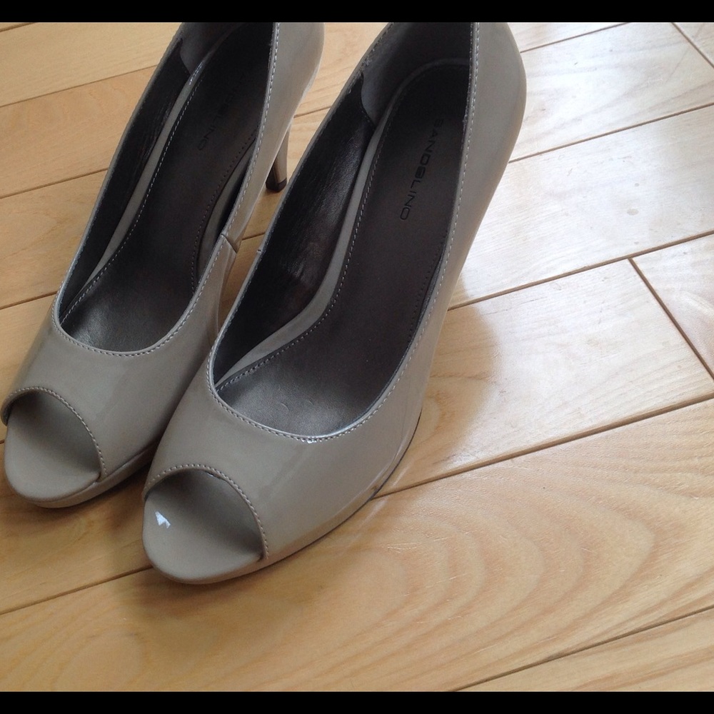 Nude patent pumps size 10W
