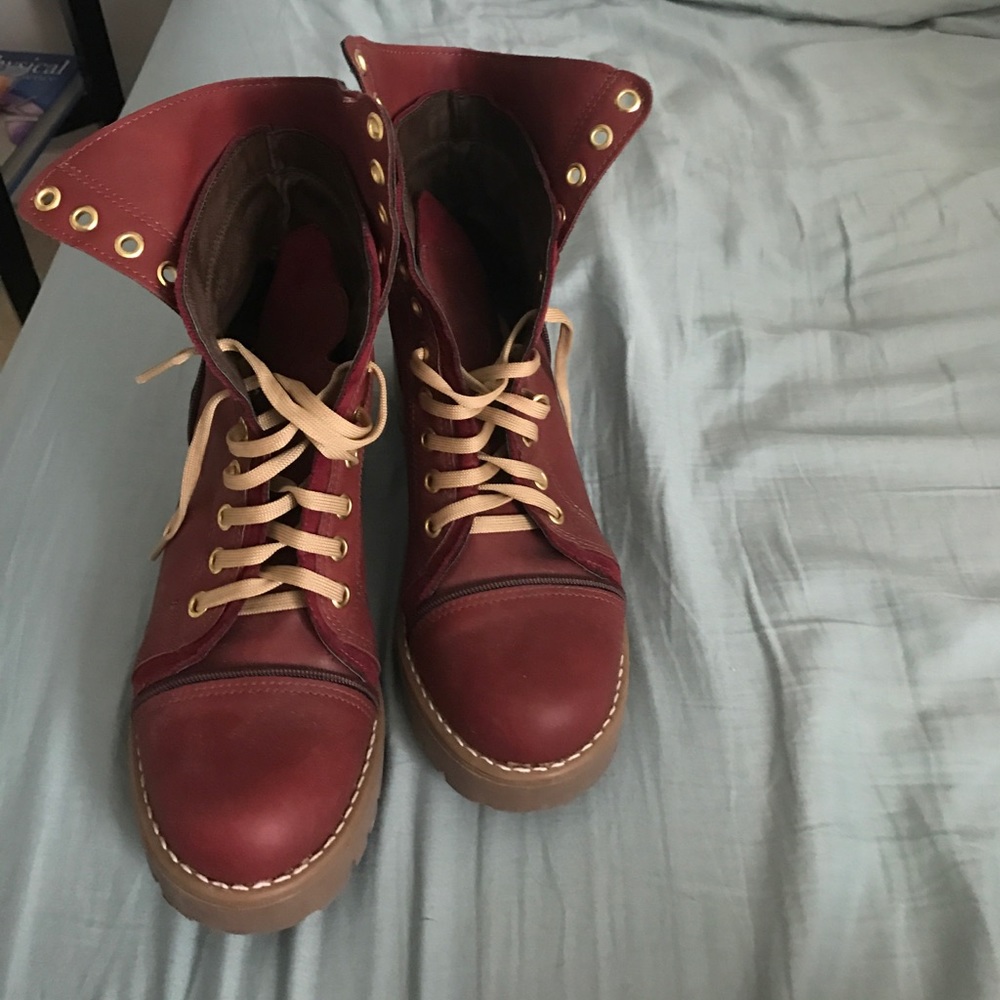 Combat boots
