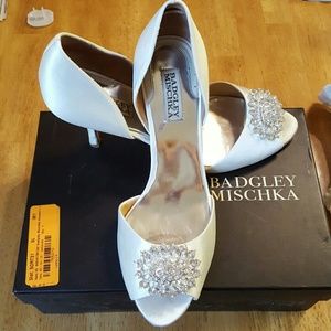 Badgley Mischka "Lacie" White Satin Shoes - Sz 10