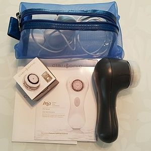 Clarisonic Mia gray extra brushes carry bag