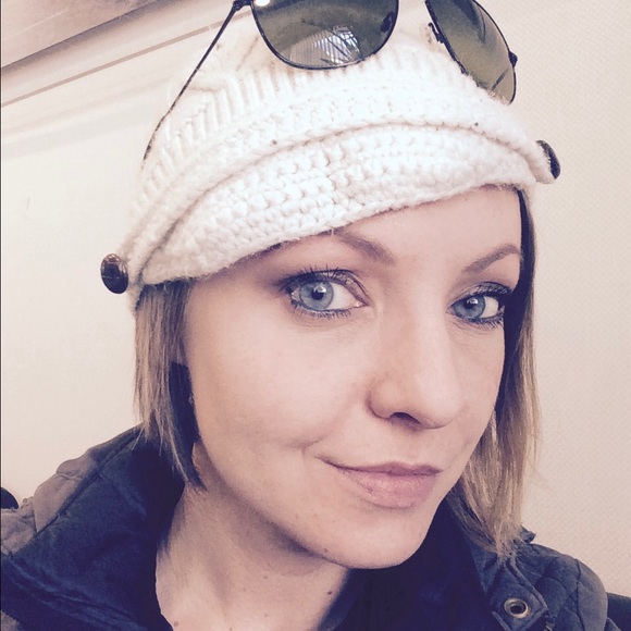 Meet your Posher, Laura - Picture 1 of 1