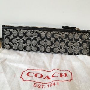 Coach pen holder