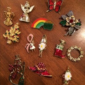 Costume jewelry. More that will come with lot!!