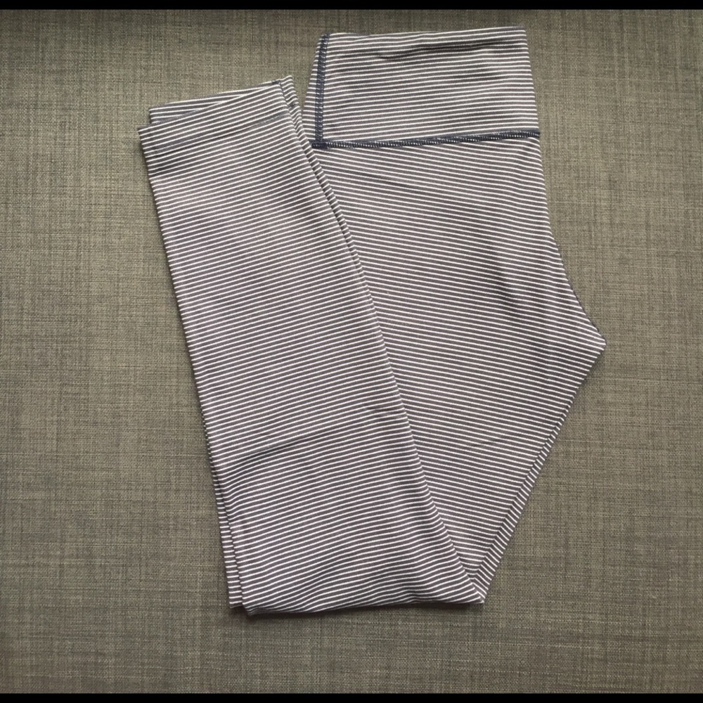 Lululemon Wunder Under, ink/white, 7/8 length, s 6