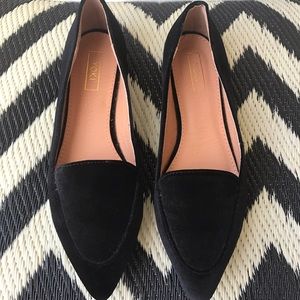 Simple black pointed toe flats