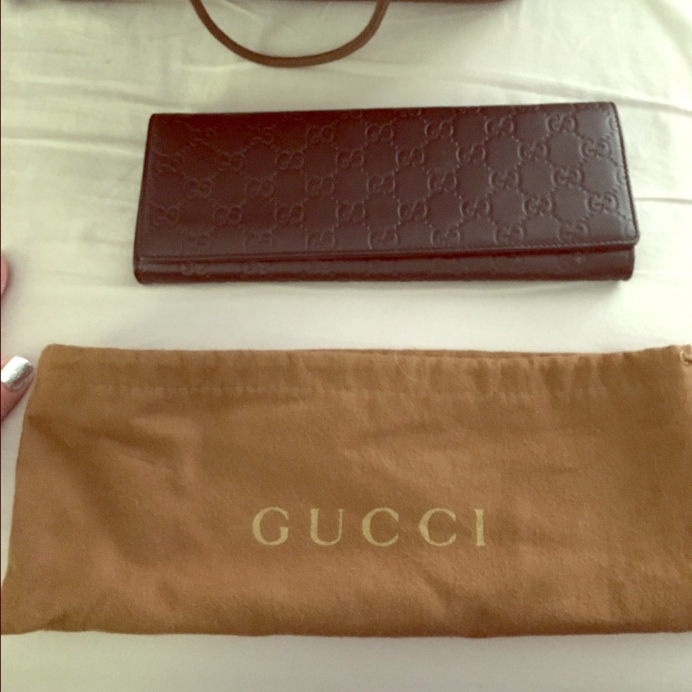 SOLD ON TRADESY Gucci black broadway clutch.