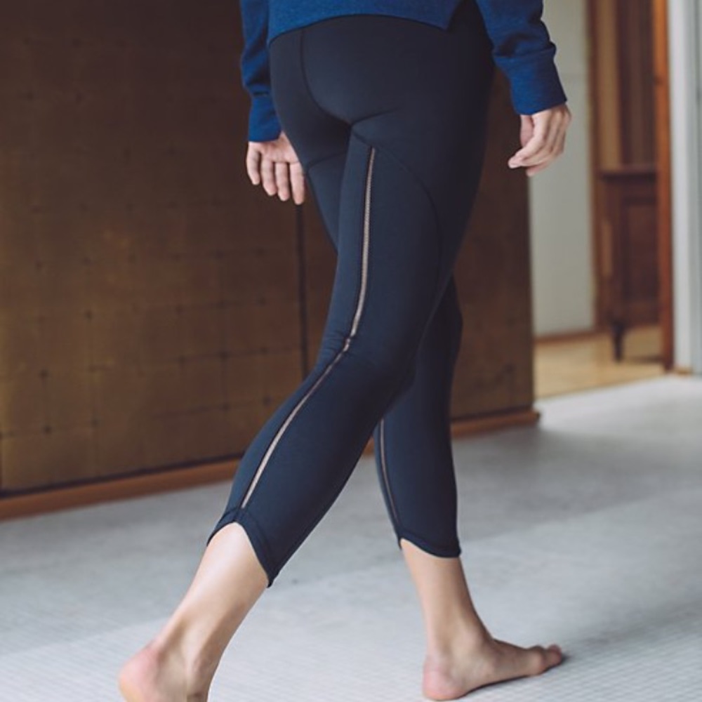 Lululemon Wunder Under Crop, mesh line, size 6