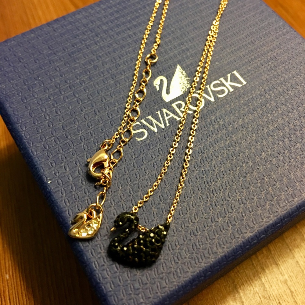 Swarovski Iconic Swan small pendant