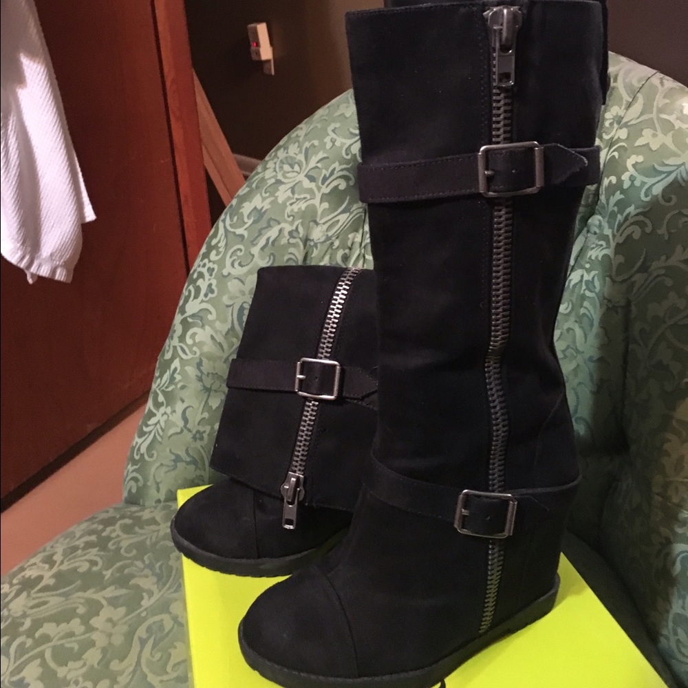 SOLD☀️SOLD☀️SOLD Black wedge boots💖
