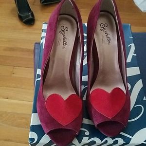 Peep toe heels with heart Motif