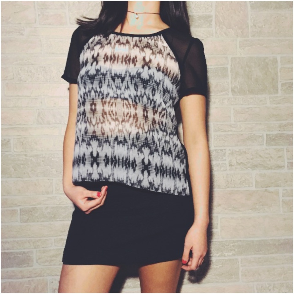 Patterned Top With A Sheer Back - image 4