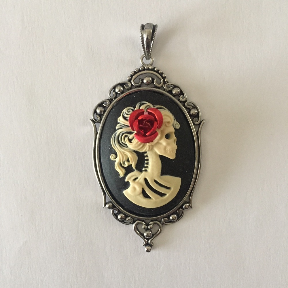 Skeleton Lady Cameo Necklace-Ivory
