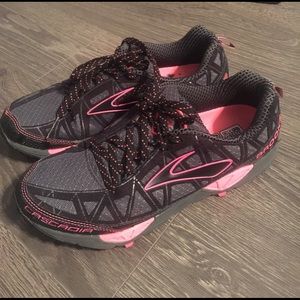 Brooks cascadia woman's size 9 wore a few times