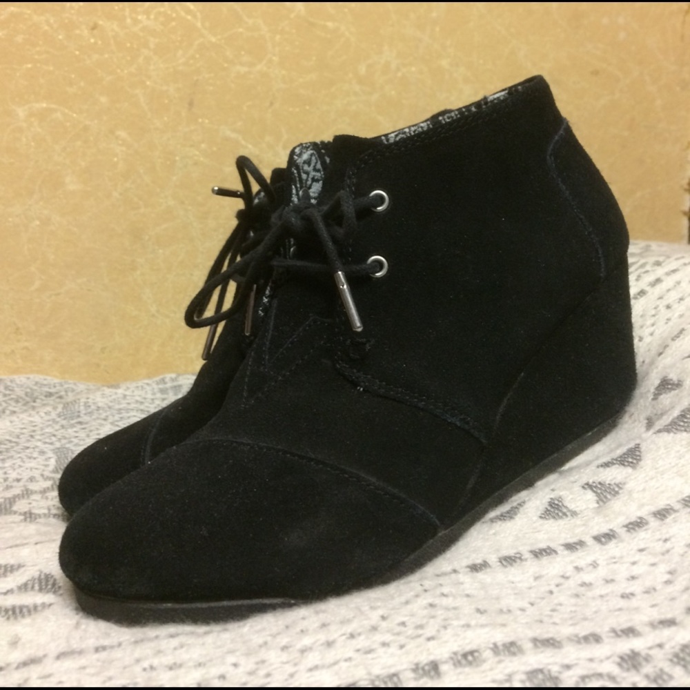 Wide width boots