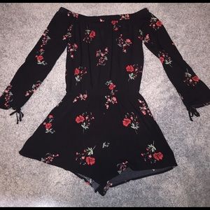 NWT Kendall & Kylie strapless black rose romper🌹