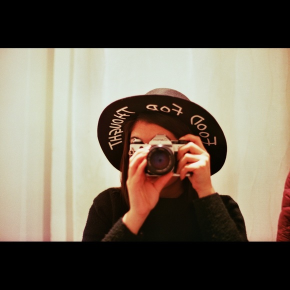 Meet your Posher, Jessica - Picture 2 of 2