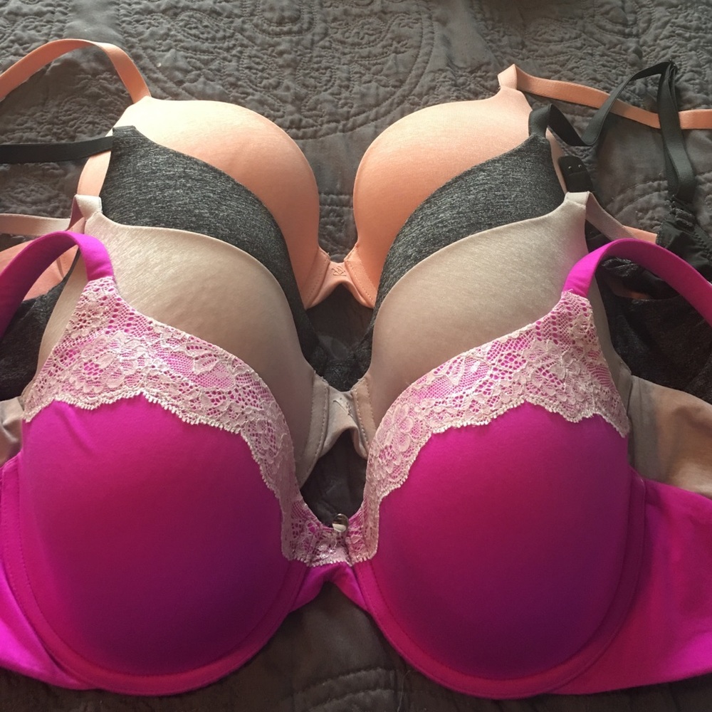 Lot of 4 bra's gently used. Victoria secret