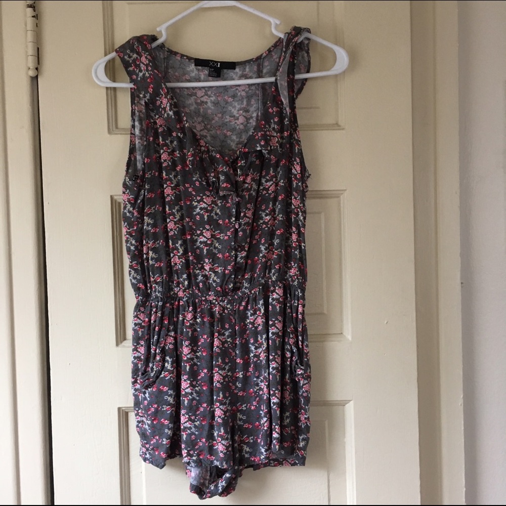 light grey romper with reddish pink roses size s
