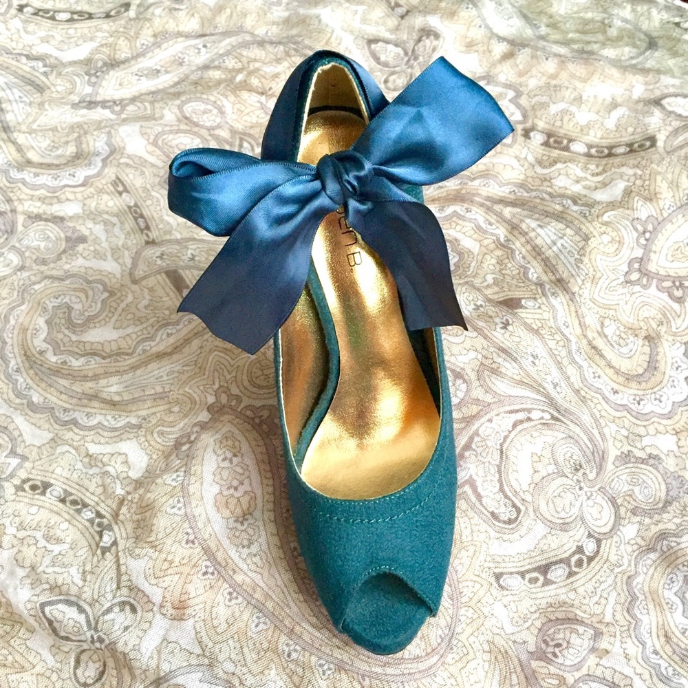 Arden B Turquoise Bow Pumps