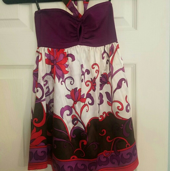 Brand new Bebe flowy keyhole halter top size S - Picture 3 of 4