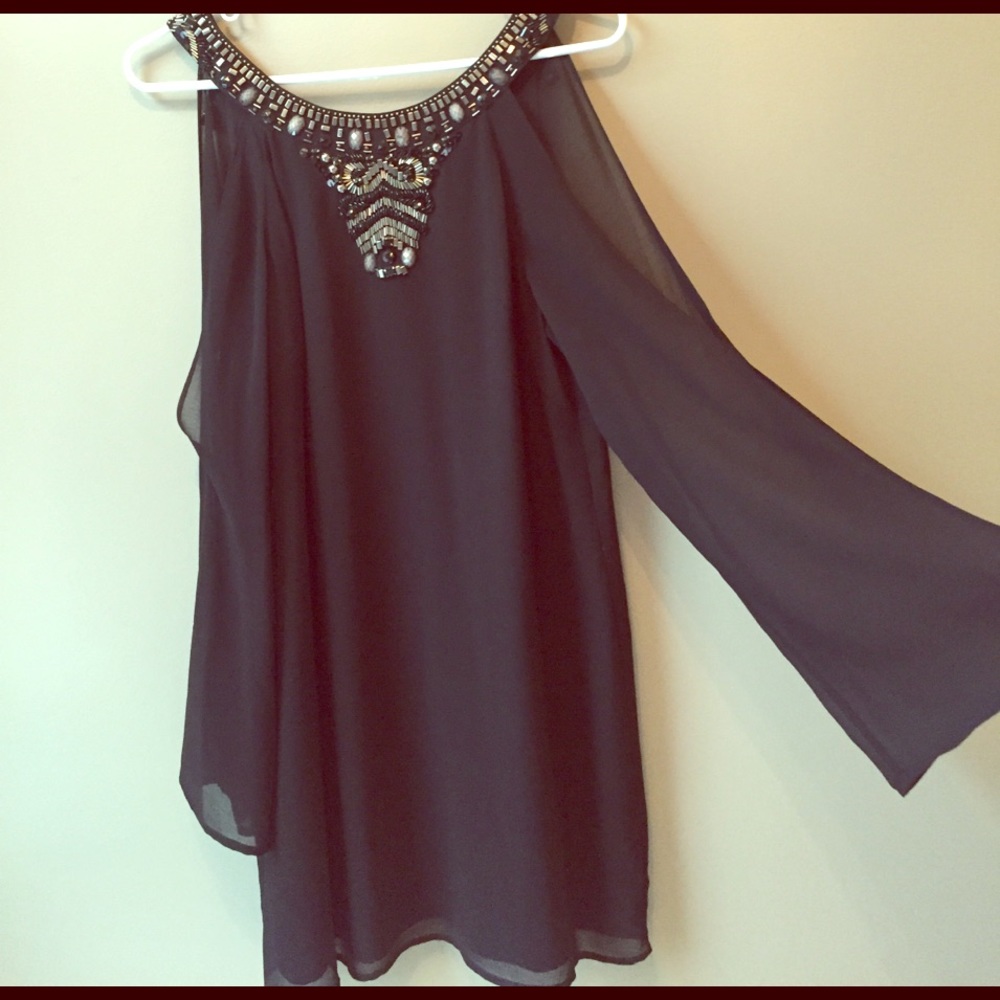 open sleeve black detailed dress