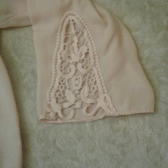 Off the shoulder flowing blouse - Picture 2 of 3