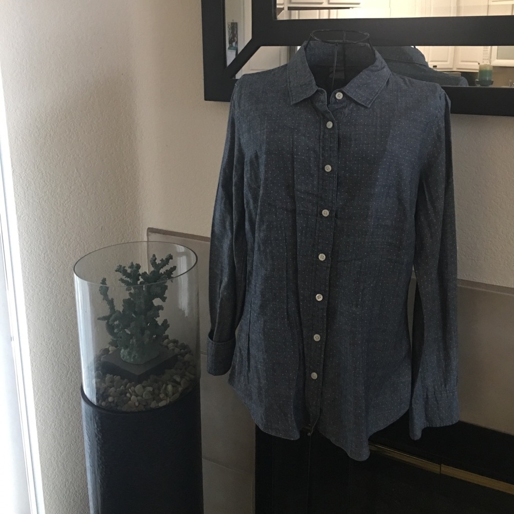 🎉Classic Denim Polka Dot J. Crew Perfect Shirt🎉