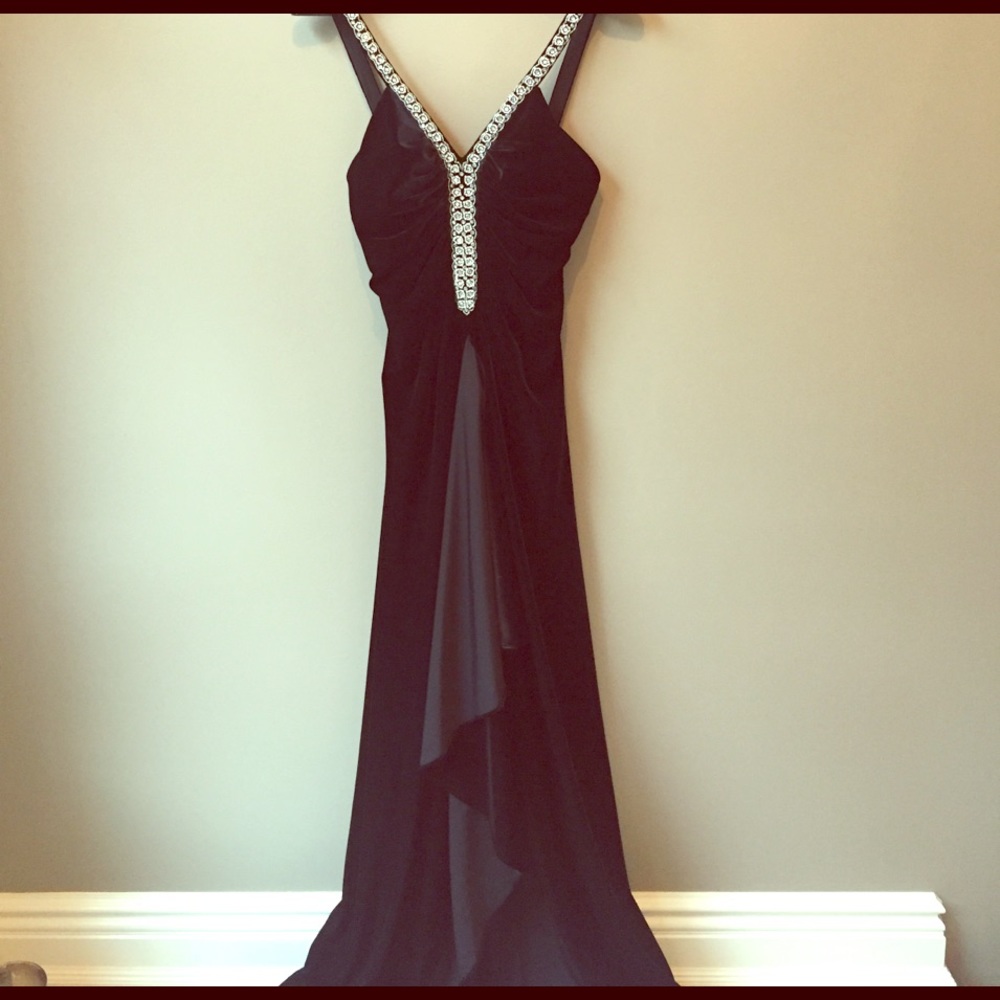 long velvet sleeveless black dress