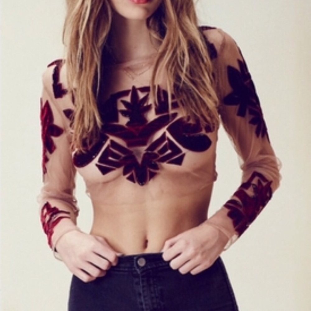 For the love of lemons Vienna top in burgundy
