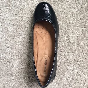 Naturalizer brand new flats