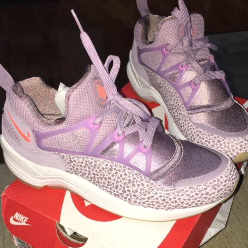 Nike Huruaches sz 8 women