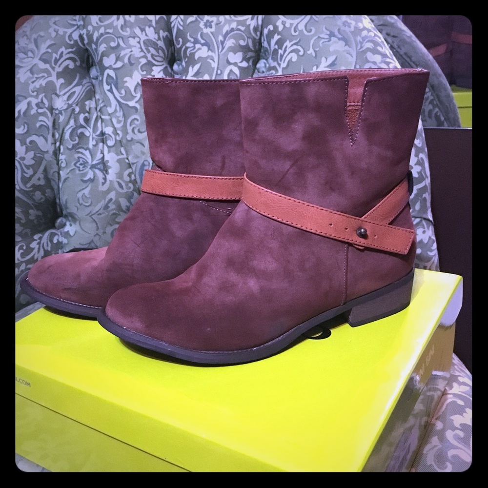 Brown suede bootees