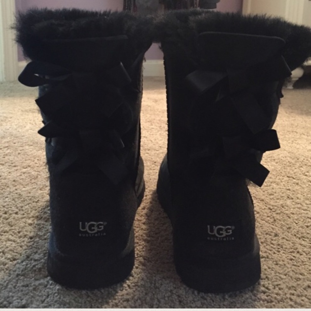 Black Baily bow uggs