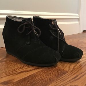 Tom's Desert Wedges black suede 8.5