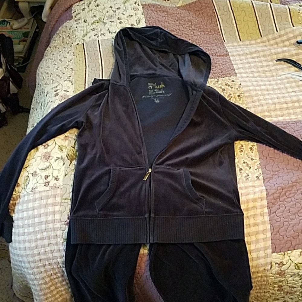 VS velvet jogging suit
