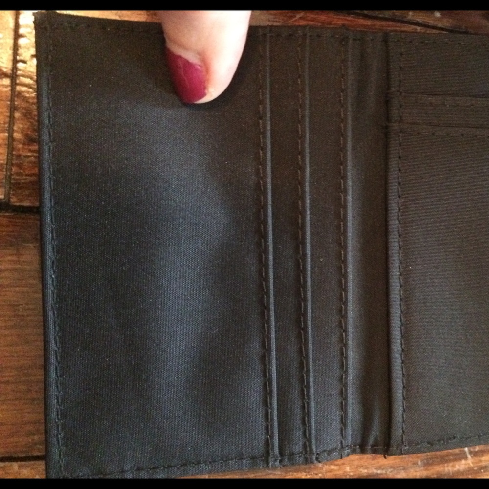 Brand new black pretty trifold wallet - Picture 4 of 8