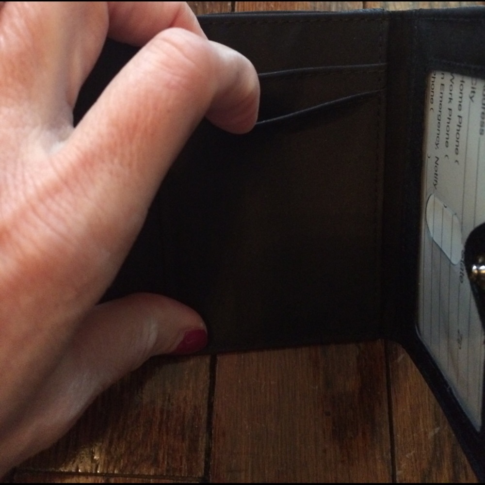 Brand new black pretty trifold wallet - Picture 5 of 8