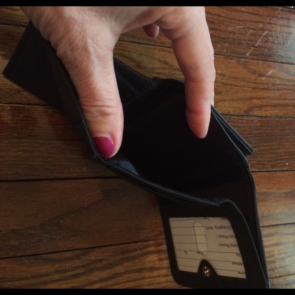 Brand new black pretty trifold wallet - Picture 6 of 8