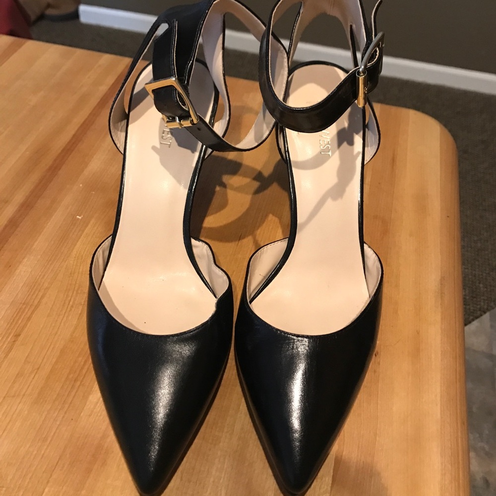 Nine West Pointy toed Pumps