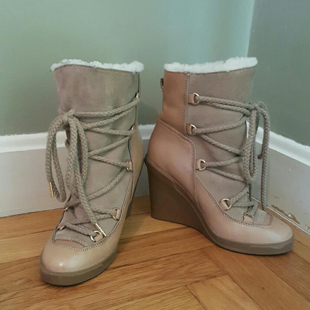 Michael kors 4 inch wedge boots size 6 color tan