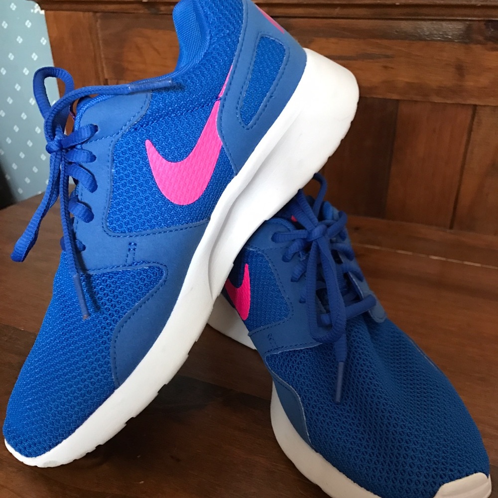 Women's Nike shoe
