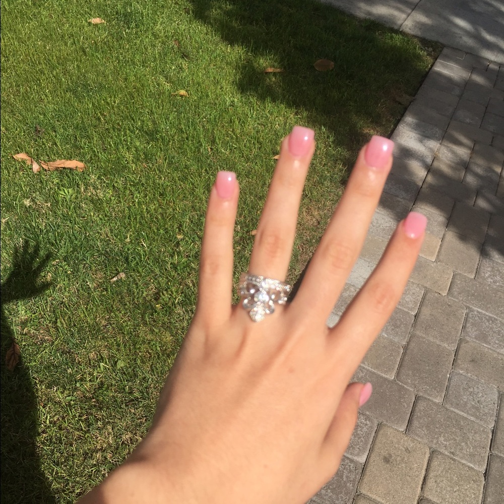 Cute crown ring 👑 - Picture 2 of 4