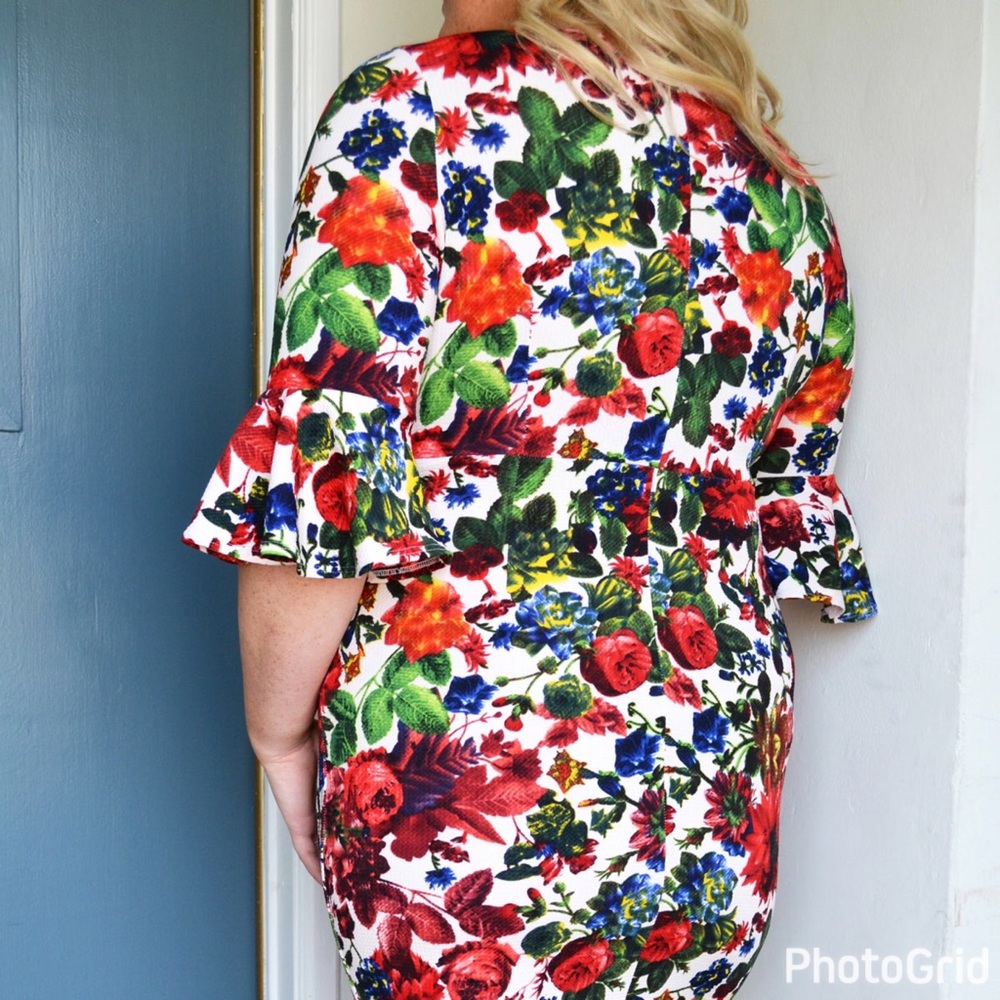 Floral Dress - Plus Size - Picture 2 of 4