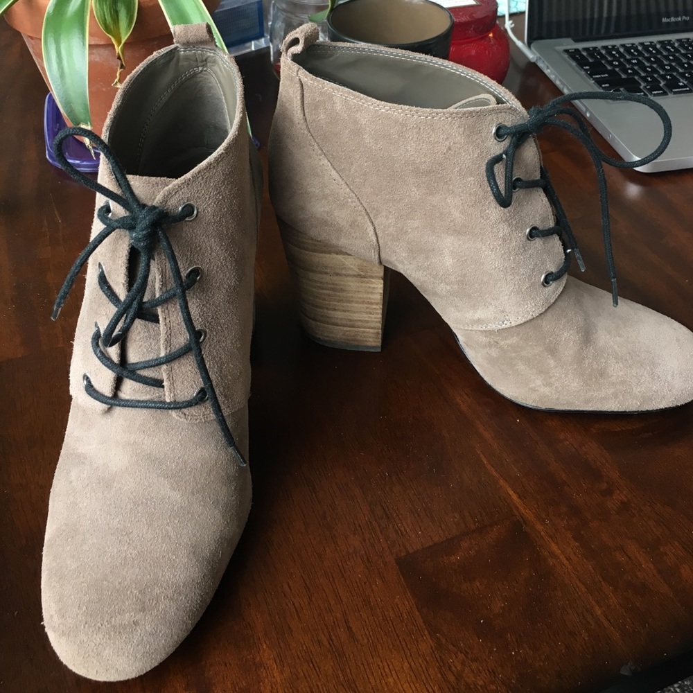 BCBG leather grey/taupe booties