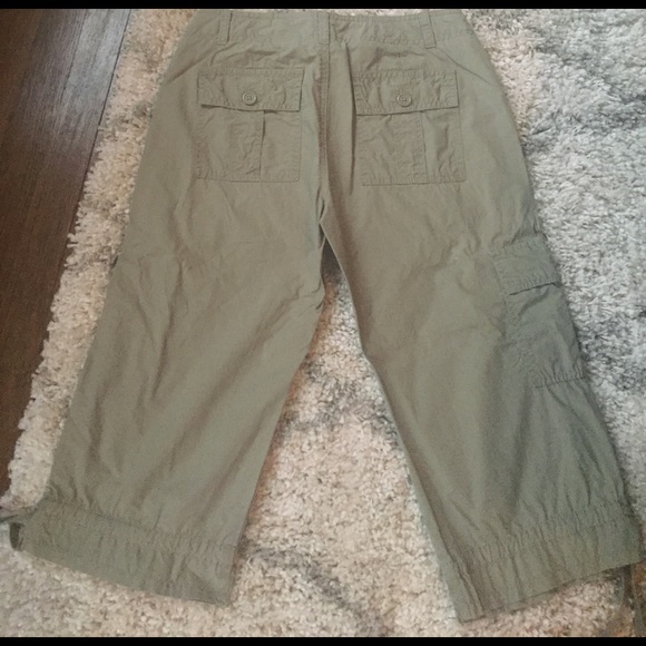 2 pairs of Gap Capri Cargo Pants! - Picture 3 of 7