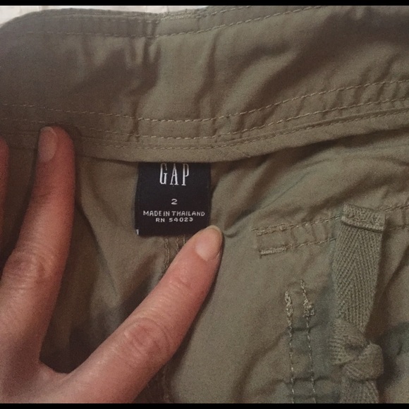 2 pairs of Gap Capri Cargo Pants! - Picture 6 of 7