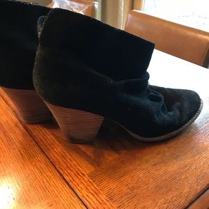 Splendid Suede Black slouch ankle bootie